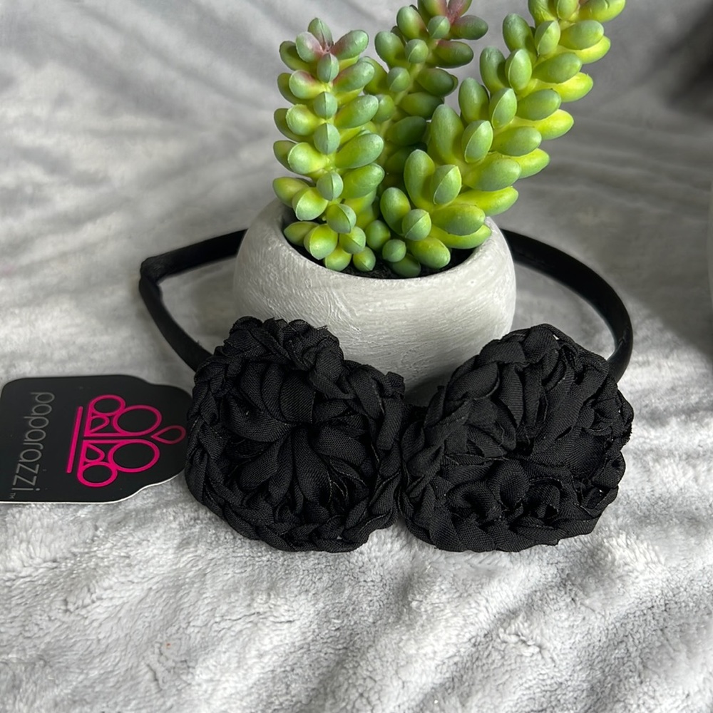 NWT Flower Headband